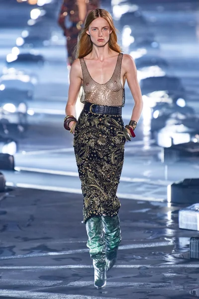 Look 25